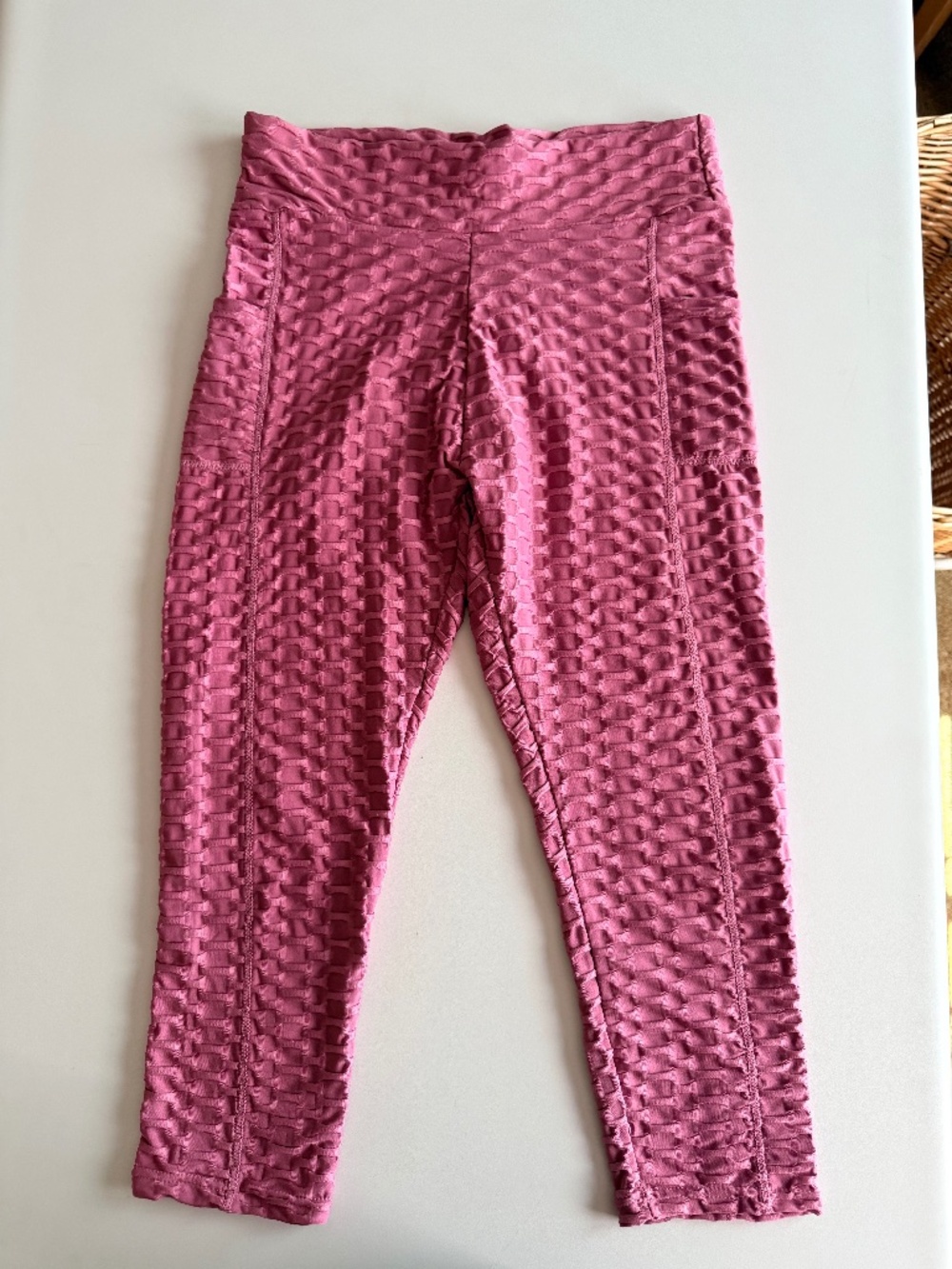 Pink/mauve capri stretchy pants M